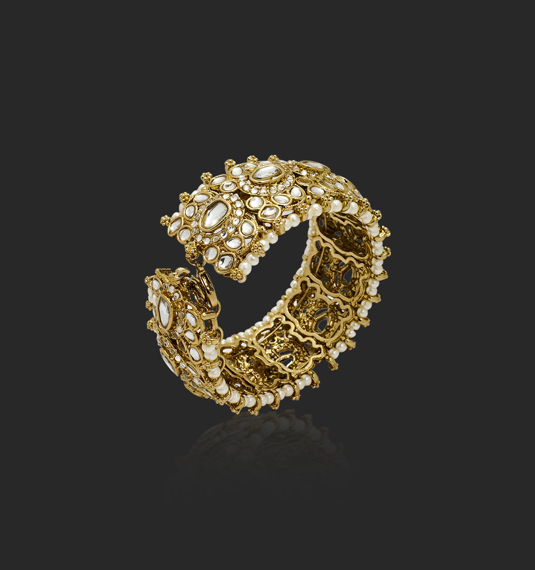 Divine Aura Kundan Bracelet