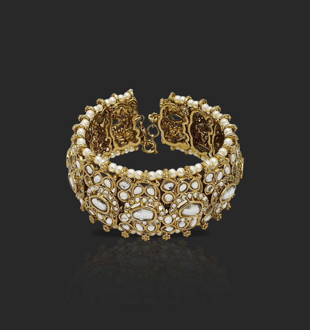 Divine Aura Kundan Bracelet